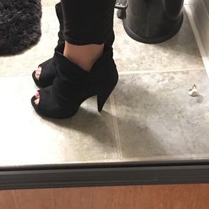 Cute Black ankle boots size 9